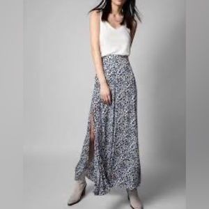NWOT Zadig & Voltaire from Bloomingdale’s blue buttoned skirt w/ floral pattern.